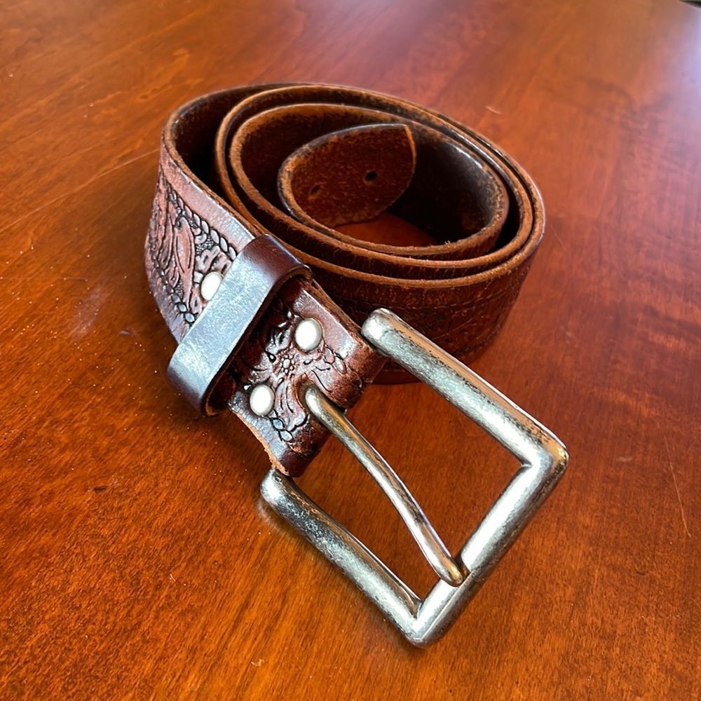 Mens Vintage LEVI's Embossed Leather Belt - 40